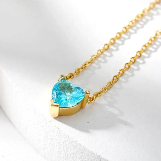 ¡𝐎𝐅𝐄𝐑𝐓𝐀 𝐄𝐗𝐂𝐋𝐔𝐒𝐈𝐕𝐀! Collar de Cristal Azul en Forma de Corazón con Cadena de Oro de 18k - Mantén el Lujo 💙