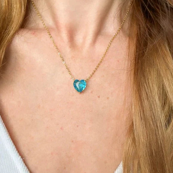 ¡𝐎𝐅𝐄𝐑𝐓𝐀 𝐄𝐗𝐂𝐋𝐔𝐒𝐈𝐕𝐀! Collar de Cristal Azul en Forma de Corazón con Cadena de Oro de 18k - Mantén el Lujo 💙