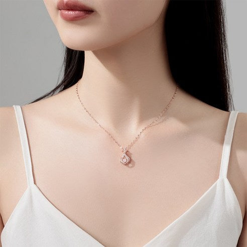 ¡𝐂𝐎𝐍𝐒𝐈𝐆𝐀 𝐄𝐋 𝐒𝐔𝐘𝐎 𝐀𝐇𝐎𝐑𝐀! Collar de Diamantes en Acero Inoxidable Chapado en Oro Rosa - 𝐄𝐥𝐞𝐯𝐞 𝐬𝐮 𝐄𝐬𝐭𝐢𝐥𝐨 💎🩷