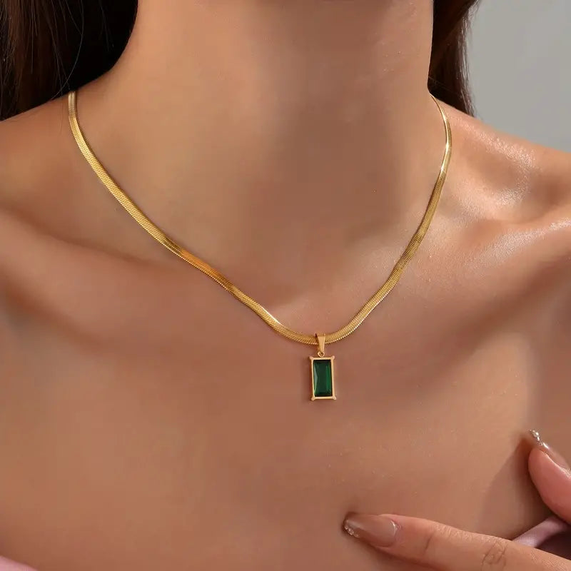 ¡𝐈𝐃𝐄𝐀𝐋 𝐏𝐀𝐑𝐀 𝐓𝐈! Collar de Acero Inoxidable con Colgante Verde Pulido a Mano - 𝑴𝒐𝒅𝒆𝒓𝒏𝒊𝒅𝒂𝒅 𝒚 𝑬𝒔𝒕𝒊𝒍𝒐 𝒆𝒏 𝑼𝒏𝒐💚