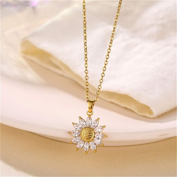 ¡𝐃𝐄𝐒𝐓𝐀𝐂𝐀 𝐓𝐔 𝐄𝐒𝐓𝐈𝐋𝐎! Collar de Girasol de Acero Inoxidable Pulido con Baño de Oro 18k - 𝐄𝐥𝐞𝐠𝐚𝐧𝐜𝐢𝐚 𝐲 𝐄𝐬𝐭𝐢𝐥𝐨 𝐞𝐧 𝐂𝐚𝐝𝐚 𝐃𝐞𝐭𝐚𝐥𝐥𝐞 🌼