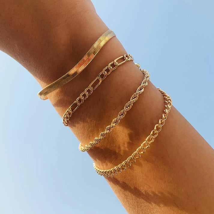 ¡𝐂𝐎𝐍𝐒𝐈𝐆𝐔𝐄 𝐄𝐋 𝐄𝐒𝐓𝐈𝐋𝐎! Juego De Brazaletes en Oro Amarillo 4 Piezas - Brillo y Estilo 🌟