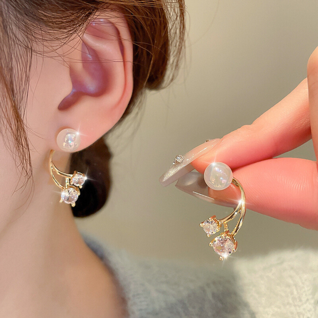 ¡𝐄𝐋𝐄𝐆𝐀𝐍𝐂𝐈𝐀 𝐘 𝐒𝐄𝐑𝐄𝐍𝐈𝐃𝐀𝐃! Aretes chapados en oro con perlas y diamantes - 𝐏𝐫𝐨𝐭𝐞𝐜𝐜𝐢𝐨𝐧 𝐲 𝐄𝐦𝐩𝐨𝐝𝐞𝐫𝐚𝐦𝐢𝐞𝐧𝐭𝐨 𝐃𝐢𝐚𝐫𝐢𝐨 | 𝗢𝗙𝗘𝗥𝗧𝗔 2️⃣✖️1️⃣