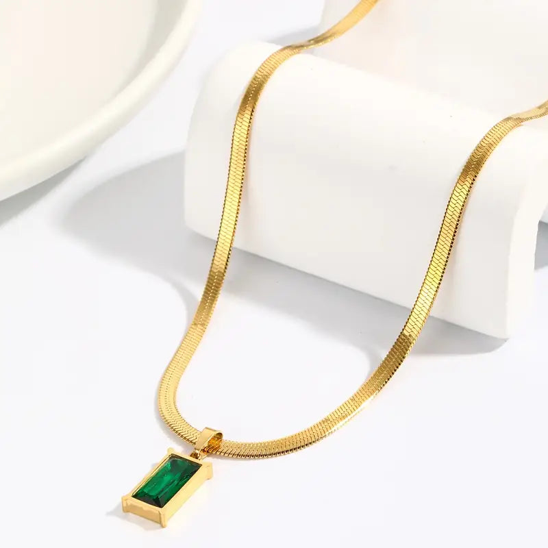 ¡𝐈𝐃𝐄𝐀𝐋 𝐏𝐀𝐑𝐀 𝐓𝐈! Collar de Acero Inoxidable con Colgante Verde Pulido a Mano - 𝑴𝒐𝒅𝒆𝒓𝒏𝒊𝒅𝒂𝒅 𝒚 𝑬𝒔𝒕𝒊𝒍𝒐 𝒆𝒏 𝑼𝒏𝒐💚