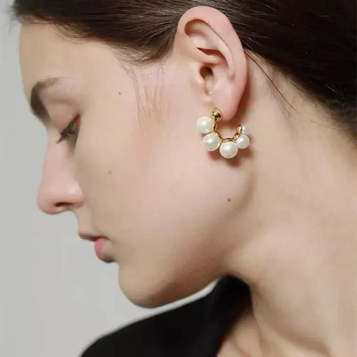 ¡𝐎𝐅𝐄𝐑𝐓𝐀 𝐄𝐗𝐂𝐋𝐔𝐒𝐈𝐕𝐀! Aretes de Perla Barroca con Medio Círculo Chapados en Oro de 18K - 𝐀𝐧𝐭𝐢𝐝𝐞𝐬𝐠𝐚𝐬𝐭𝐞 𝐲 𝐃𝐮𝐫𝐚𝐝𝐞𝐫𝐨𝐬 🦪