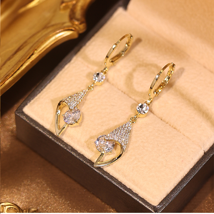 Aretes tridimensionales chapados en oro con cristales brillantes - 𝗘𝗹 𝗿𝗲𝗴𝗮𝗹𝗼 𝗽𝗲𝗿𝗳𝗲𝗰𝘁𝗼 🎁